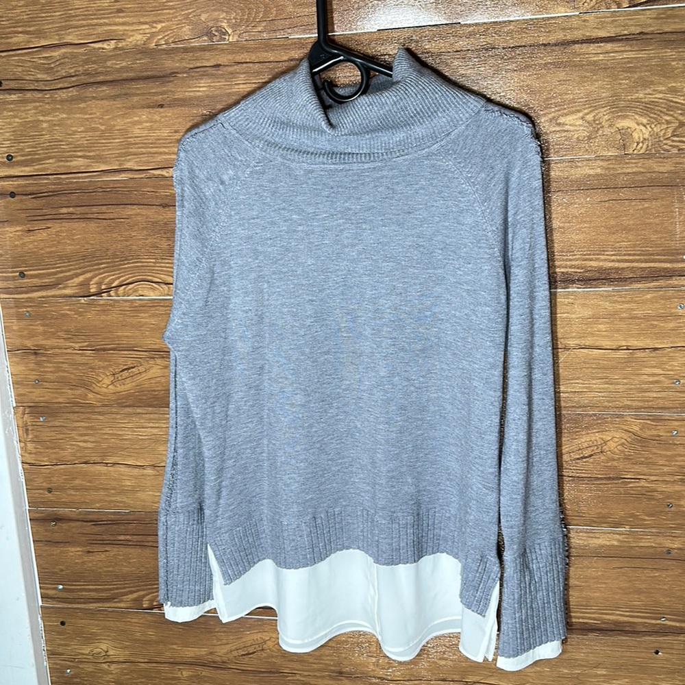 Milano gray and white turtleneck lightweight sweater size large new with tags